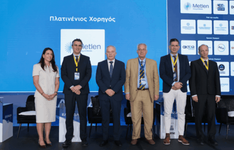 ellada-2030-panel-ypodomes-omiliti-oikogeneiaki-foto-tmede Οι ομιλητές της ενότητας «Υποδομές» του συνεδρίου «Ελλάδα 2030», με τον Πρόεδρο του ΤΜΕΔΕ Κωνσταντίνο Μακέδο, μετά το πέρας του πάνελ.