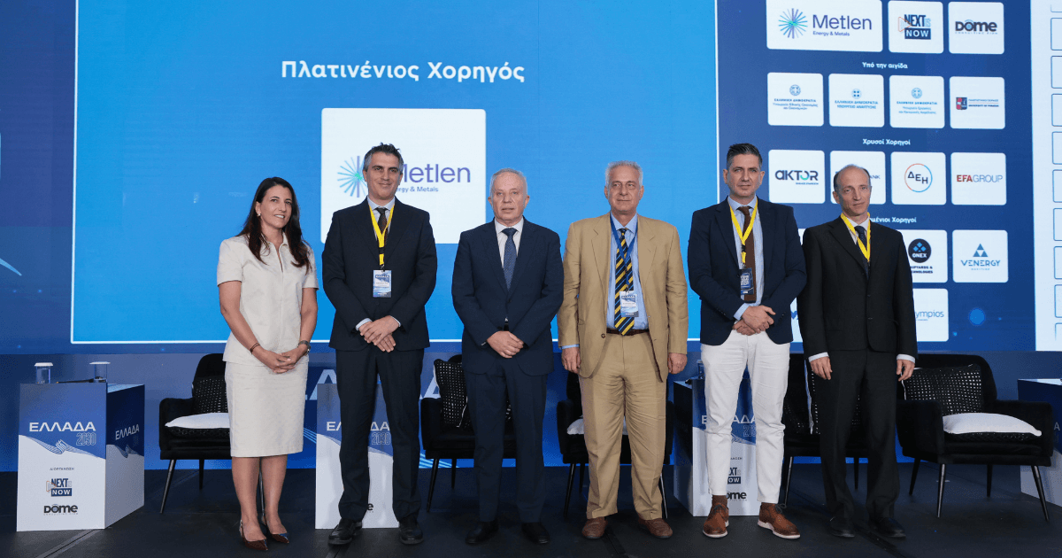 ellada-2030-panel-ypodomes-omiliti-oikogeneiaki-foto-tmede Οι ομιλητές της ενότητας «Υποδομές» του συνεδρίου «Ελλάδα 2030», με τον Πρόεδρο του ΤΜΕΔΕ Κωνσταντίνο Μακέδο, μετά το πέρας του πάνελ.
